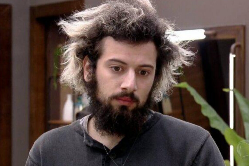 cartolouco-presta-depoimento-em-investigacao-de-violencia-domestica