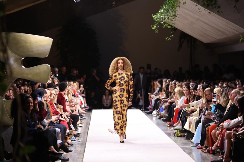 tops-nacionais-dominam-a-passarela-no-4o-dia-do-metropoles-catwalk-2026