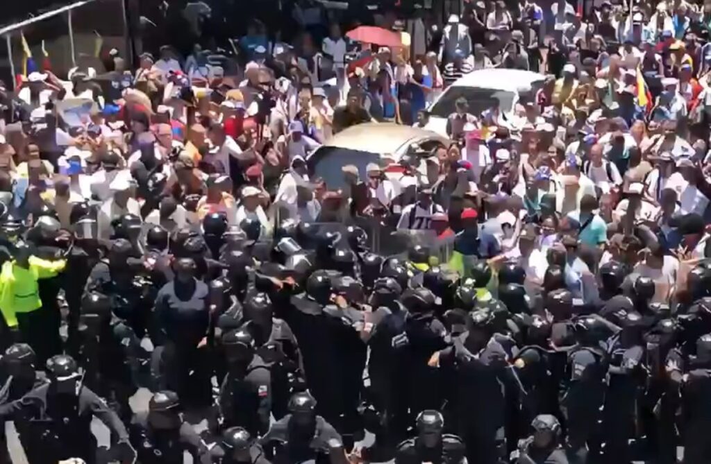 venezuela:-manifestantes-voltam-as-ruas-por-salarios-e-policia-reprime