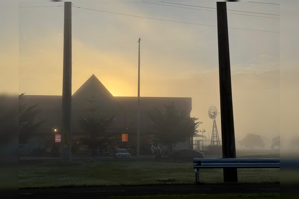 brasilia-amanhece-com-ceu-tomado-por-neblina;-veja-imagens
