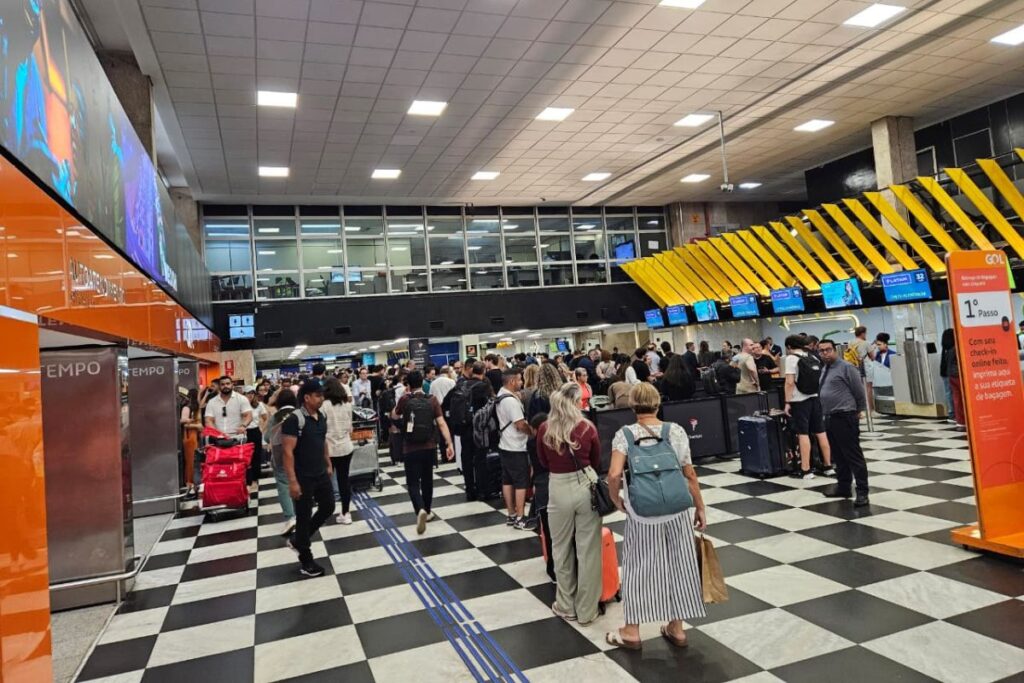 aeroportos-de-sp-amanhecem-com-voos-cancelados-apos-pane-de-quinta