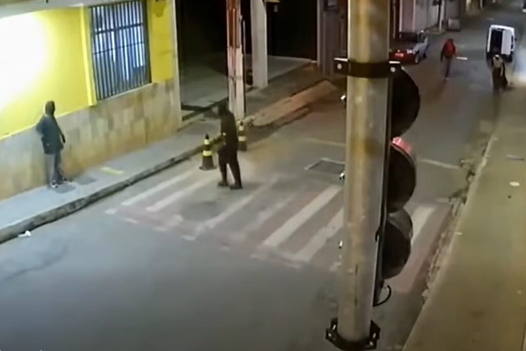 video-mostra-criminosos-explodindo-agencia-do-banco-do-brasil-em-mg.-veja-video