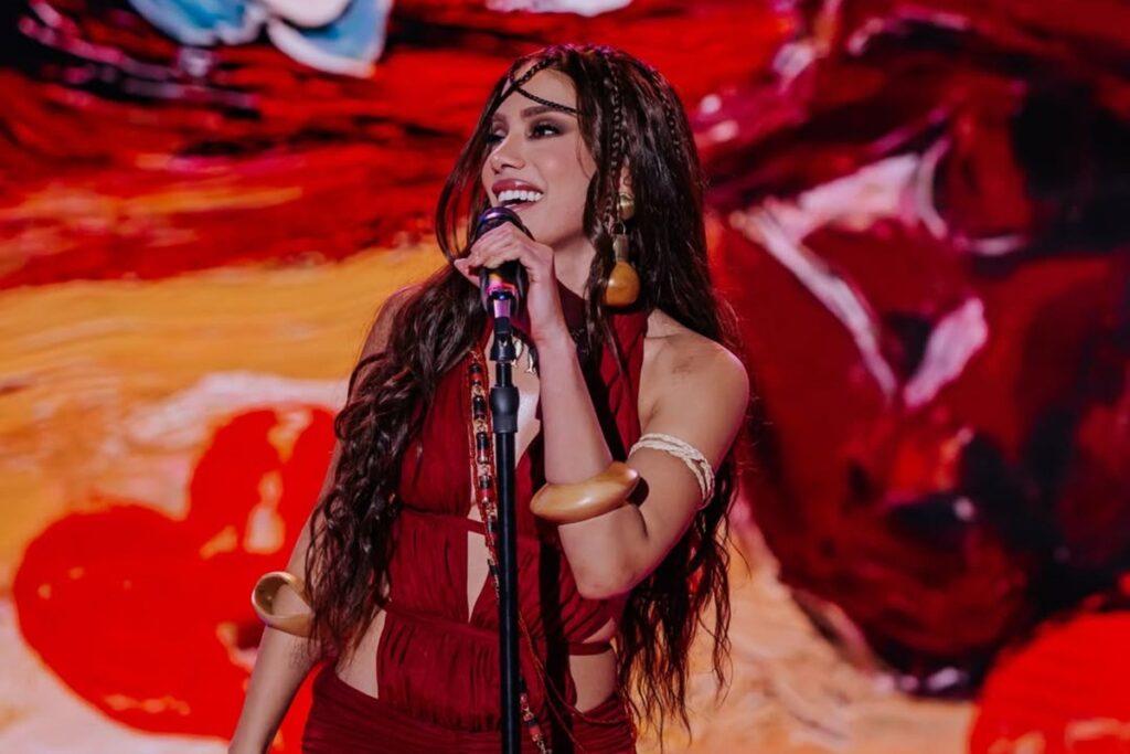 anitta-se-irrita-com-fa-apos-pergunta-e-dispara:-“voce-e-burro?”