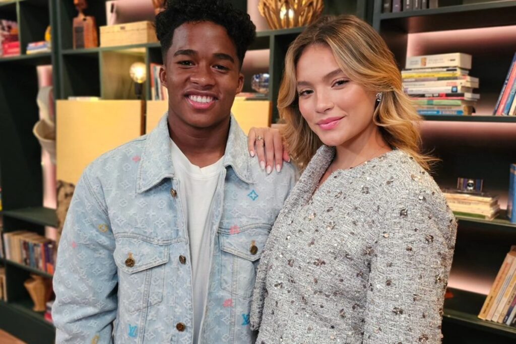 endrick-e-gabriely-miranda-anunciam-que-serao-pais:-“cinco”.-veja-video