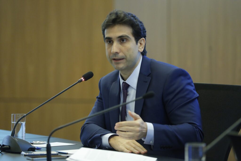 “ninguem-mais-assalta-banco”,-diz-galipolo-em-palestra-a-alunos-da-usp