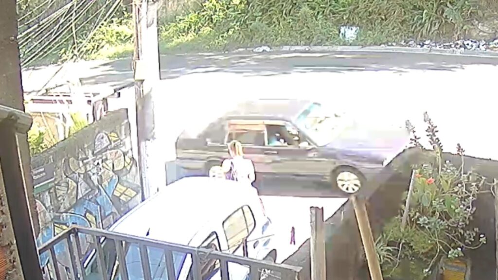 mulher-de-42-anos-morre-atropelada-por-carro-roubado-na-zona-oeste.-video