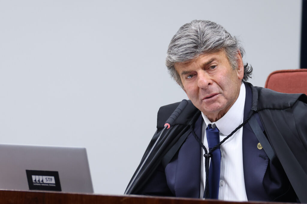 fux-diverge-de-moraes-e-vota-para-absolver-11-reus-do-8/1