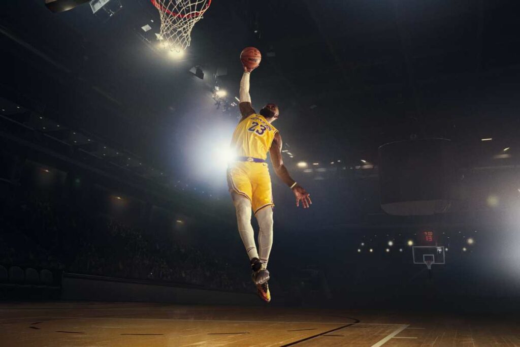 nba:-lebron-faz-historia-e-se-torna-4o-jogador-com-12-mil-assistencias