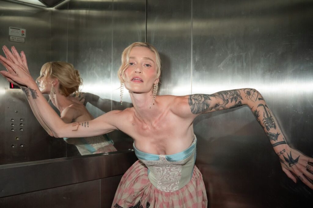 marcas-e-modelos-celebres-se-unem-nos-bastidores-do-metropoles-catwalk