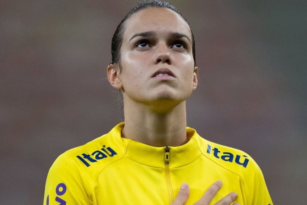 fifa-series:-ana-vitoria-sofre-choque-na-cabeca-e-desfalca-o-brasil