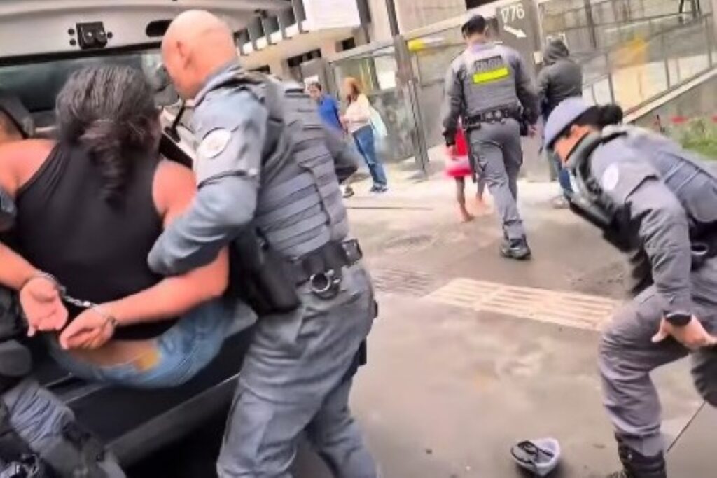 diarista-e-contida-por-pms-apos-cobrar-divida-de-patrao-na-avenida-paulista.-veja-video