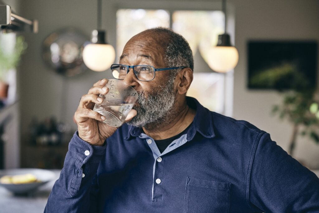 hepatologista-diz-a-quantidade-de-agua-ideal-para-a-saude-do-figado