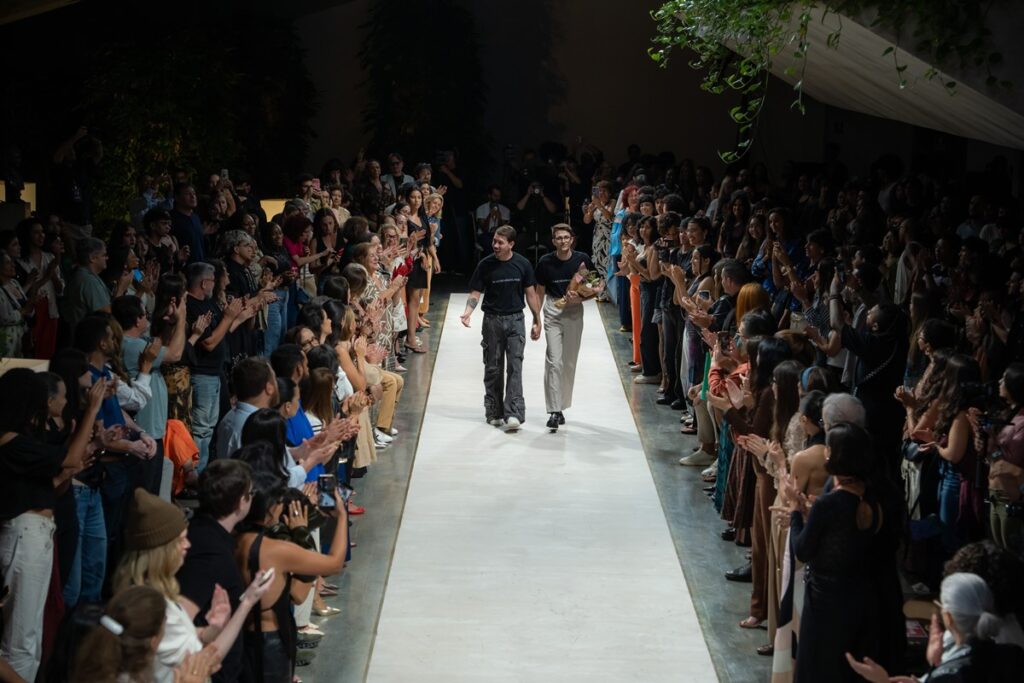 sacramound-emociona-metropoles-catwalk-em-desfile-potente-e-teatral