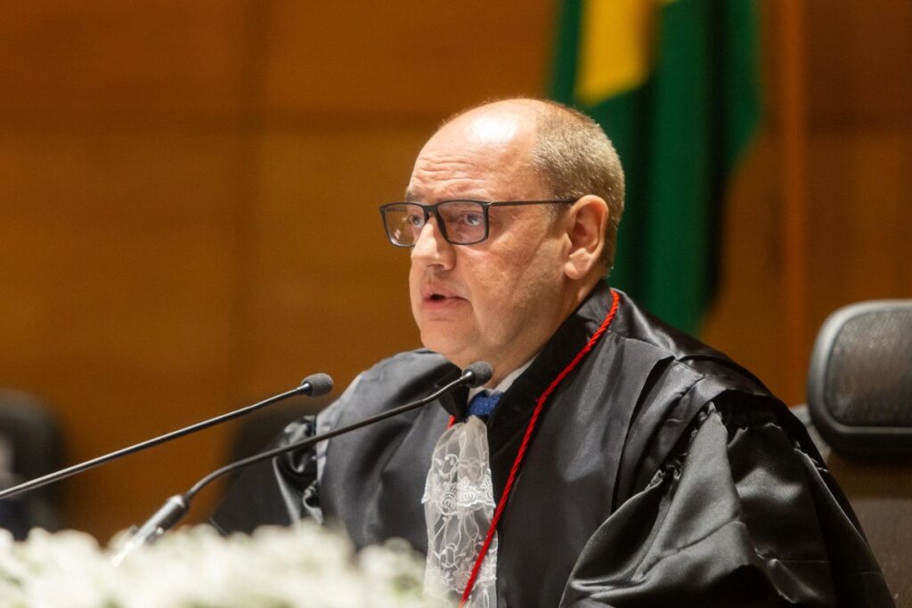 governador-interino-do-rj-dobra-salario-com-viagens-para-a-europa