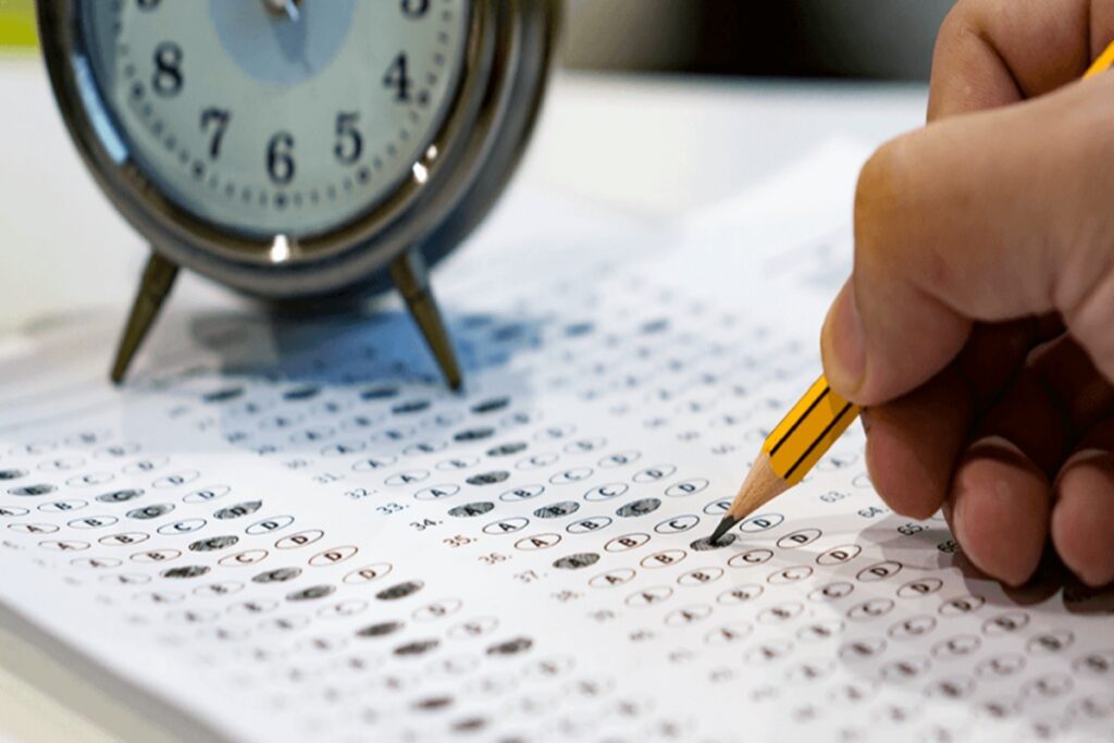 mg-tem-quase-3-mil-vagas-em-concursos;-salarios-chegam-a-r$-35,8-mil