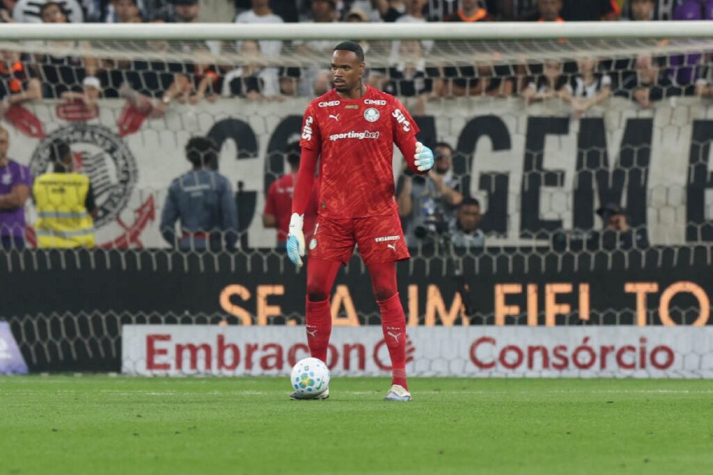 palmeiras-e-corinthians-se-manifestam-apos-carlos-miguel-ser-alvo-de-racismo.-veja-video