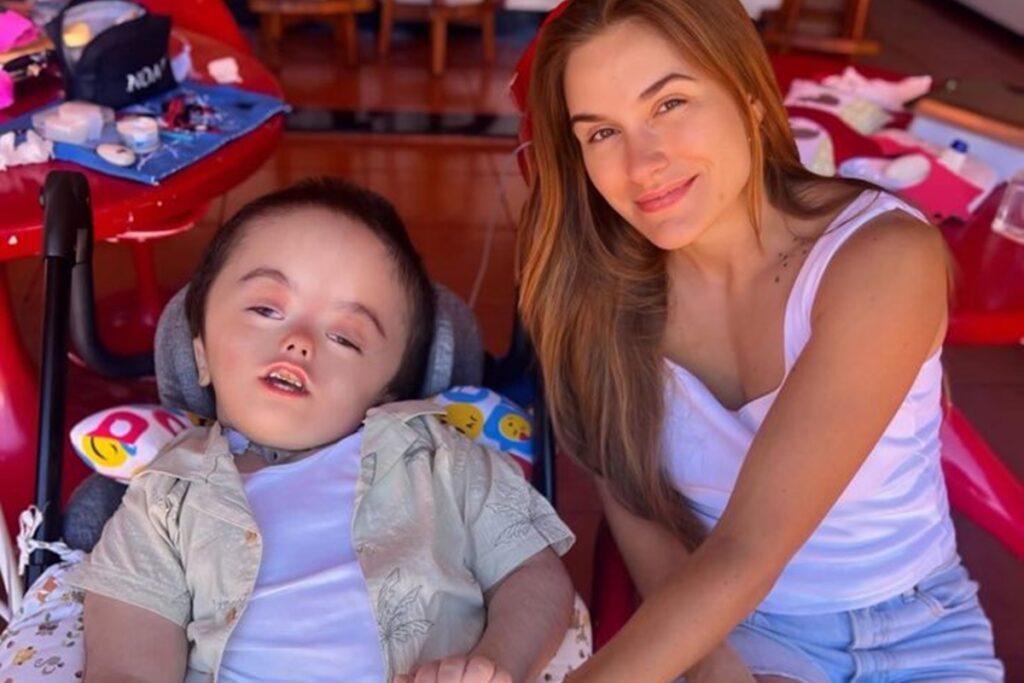 neto-de-ratinho-completa-8-anos-e-ganha-declaracao-da-mae:-“milagre”