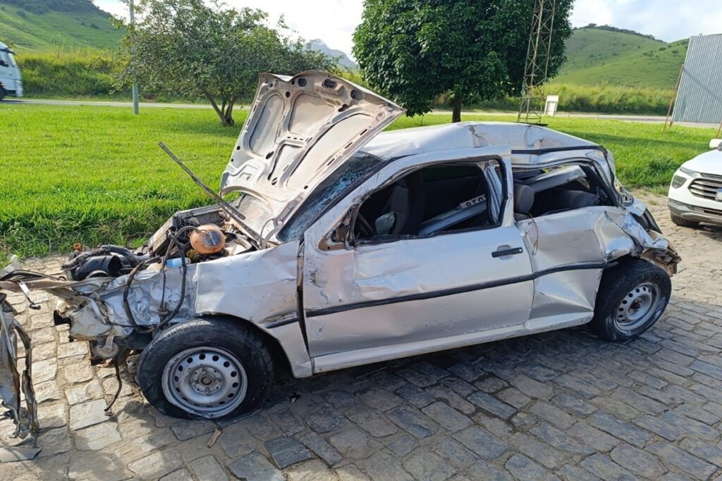 casal-morre-e-3a-vitima-cai-em-rio-apos-acidente-na-br-116-em-mg