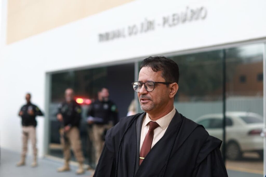 advogado-de-vitimas-de-chacina-diz-que-reus-deveriam-ser-julgados-onde-ha-pena-de-morte.-veja-video