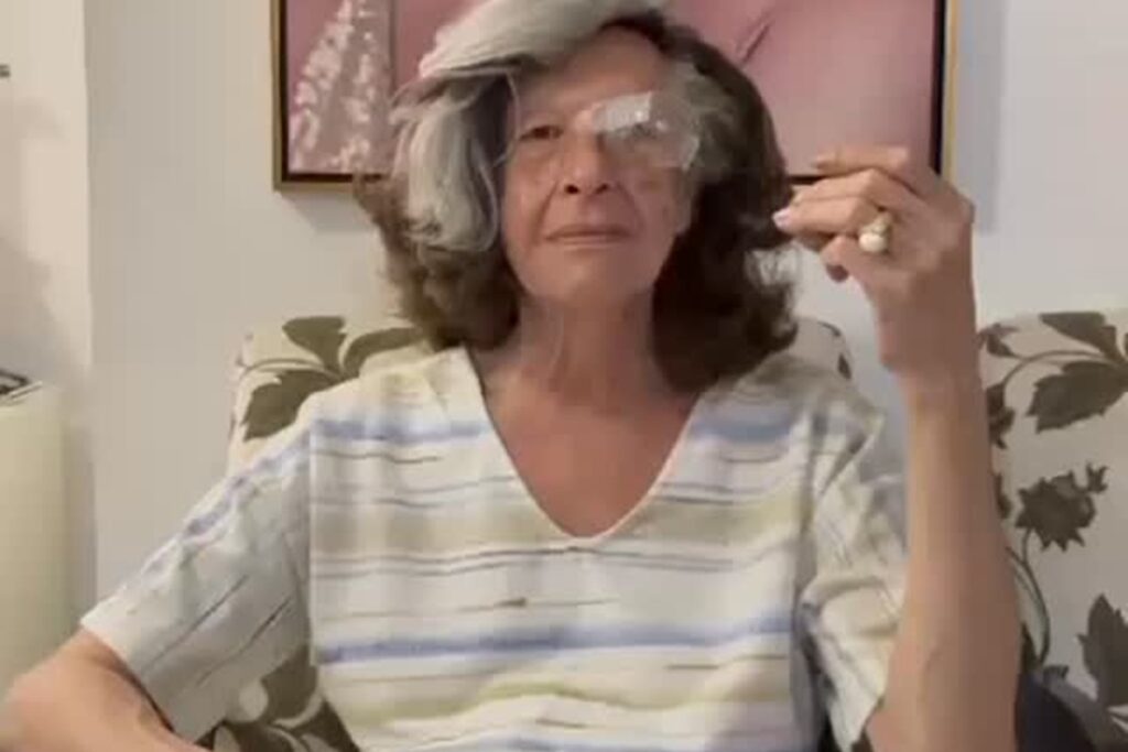 icone-lgbtqiapn+-no-pais,-divida-valeria-pede-ajuda-apos-cirurgia.-video