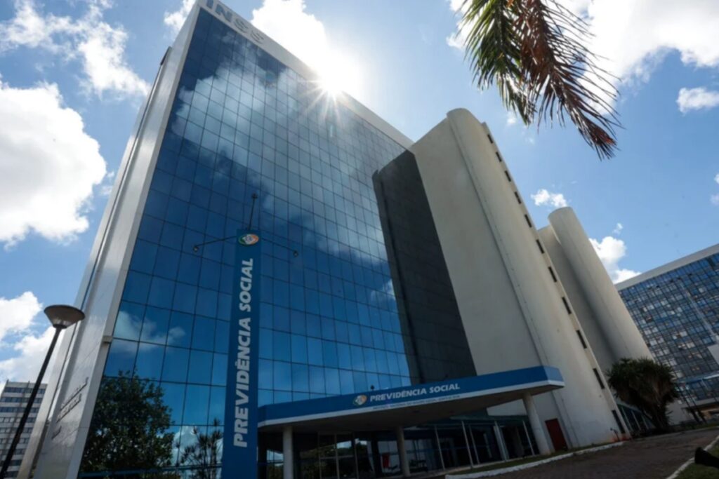 waller-deixa-o-inss-com-2,7-milhoes-de-pessoas-na-fila-de-espera