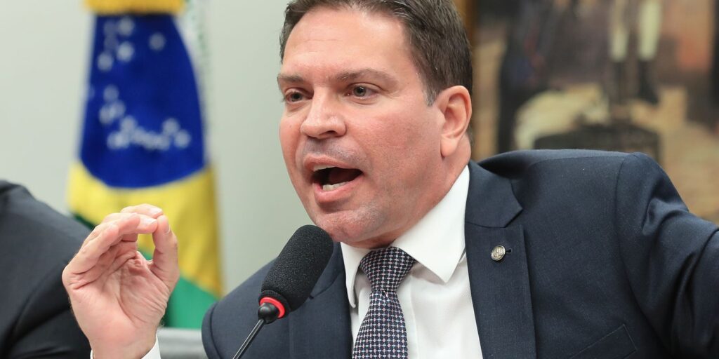 prisao-de-ramagem-e-fruto-da-cooperacao-entre-brasil-e-eua,-diz-pf