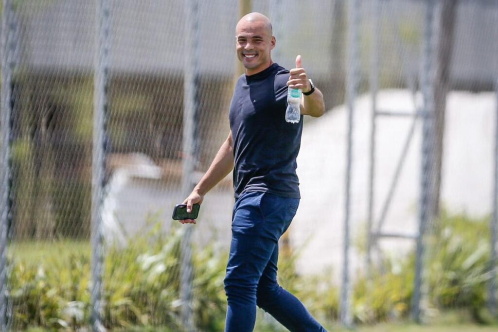 corinthians-anuncia-ex-goleiro-julio-cesar-como-gerente-de-futebol