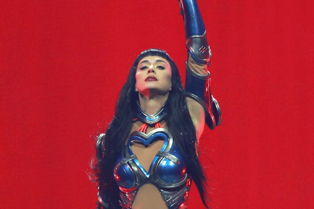 a-reacao-de-katy-perry-apos-acusacao-de-assedio-por-atriz-de-hollywood