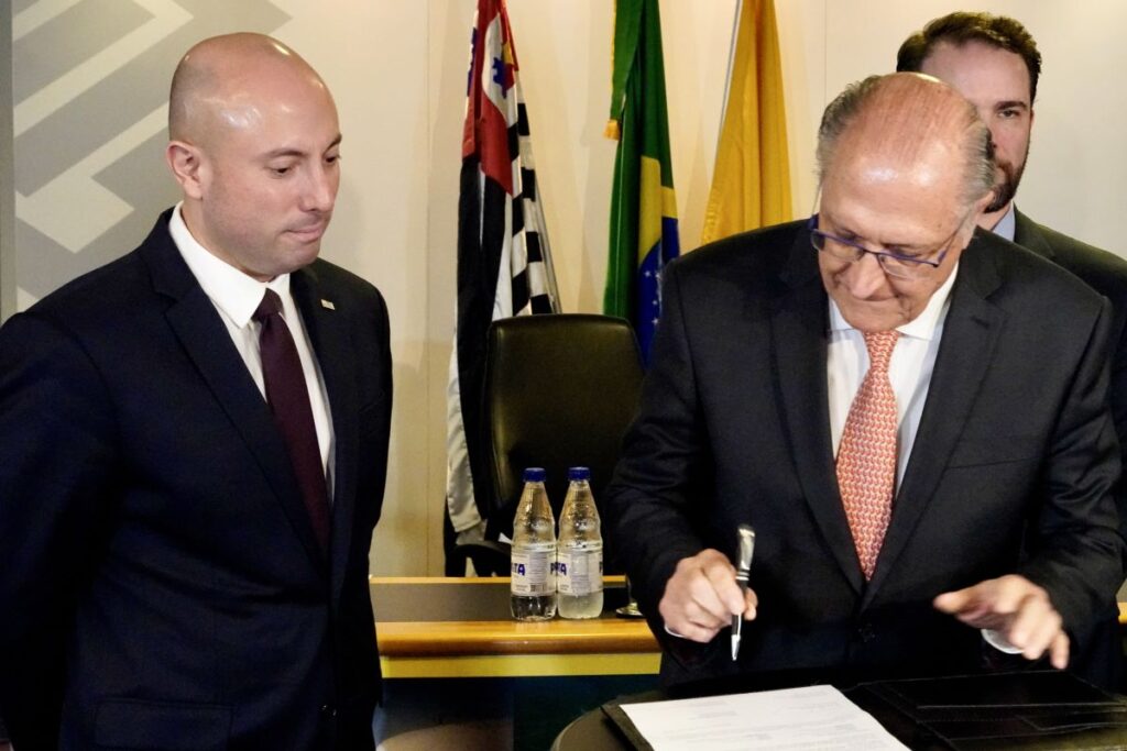 alckmin-alfineta-bolsonaro-apos-assinar-emprestimo-do-bb-para-tarcisio.-video