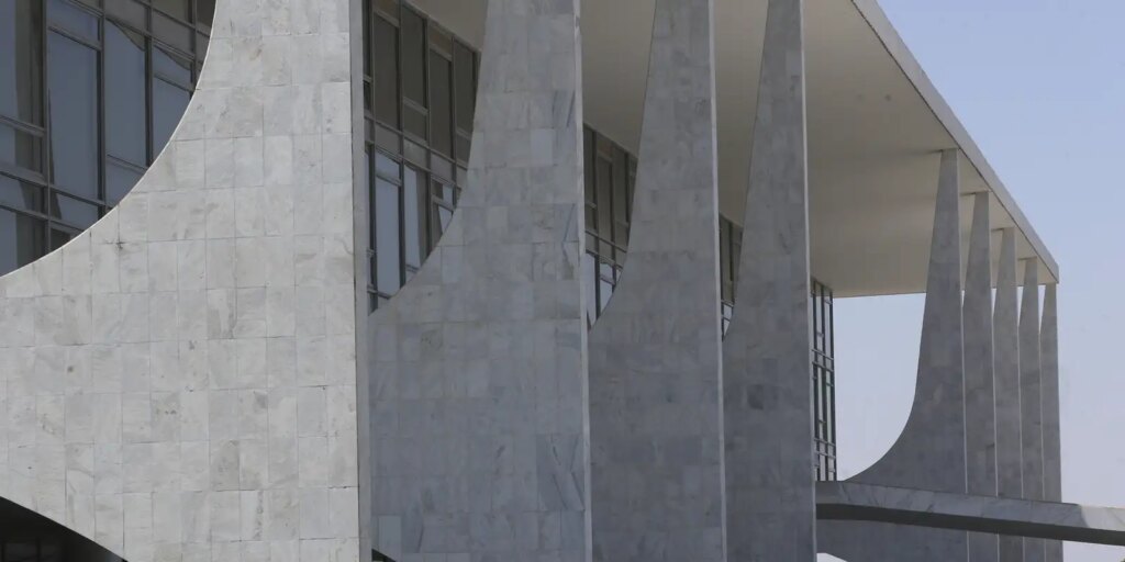 Terceirizados do governo têm redução de jornada e auxílio para creche terceirizados-do-governo-tem-reducao-de-jornada-e-auxilio-para-creche