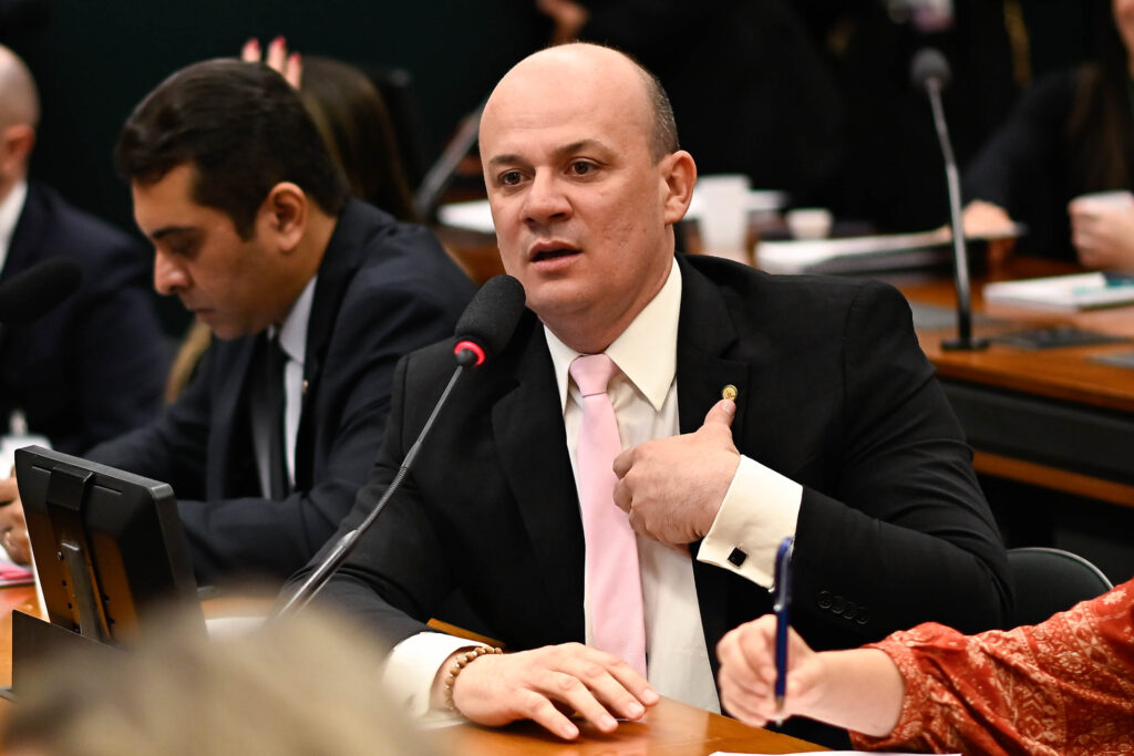 oposicao-no-brasil-diz-que-vai-pressionar-por-asilo-a-ramagem-nos-eua