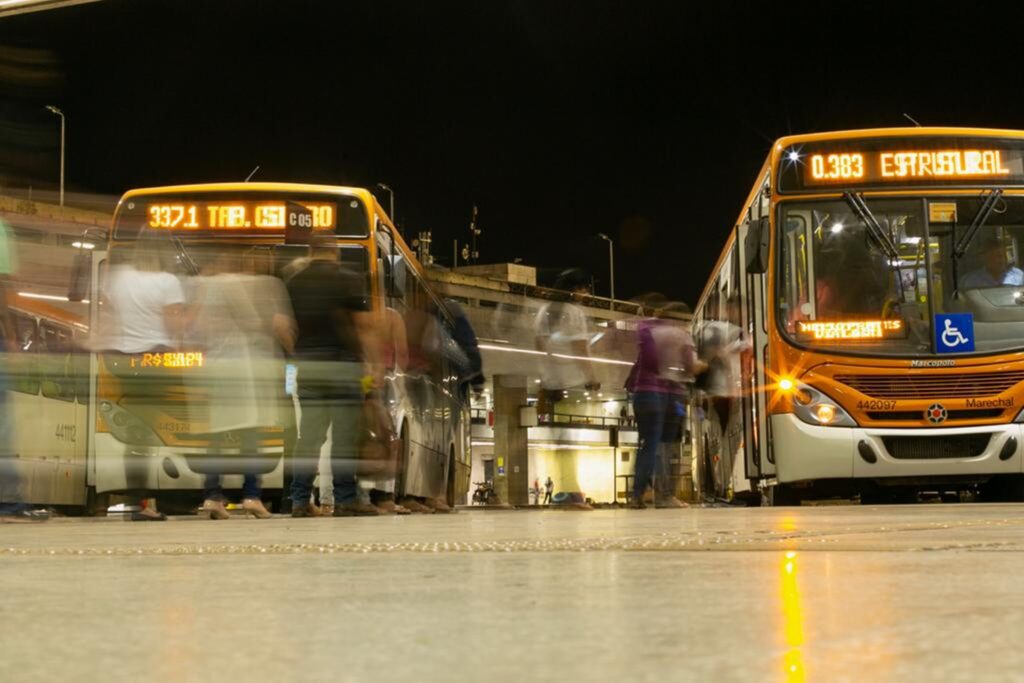 servicos-variam-0,1%-em-fevereiro-puxados-por-comunicacao-e-transporte