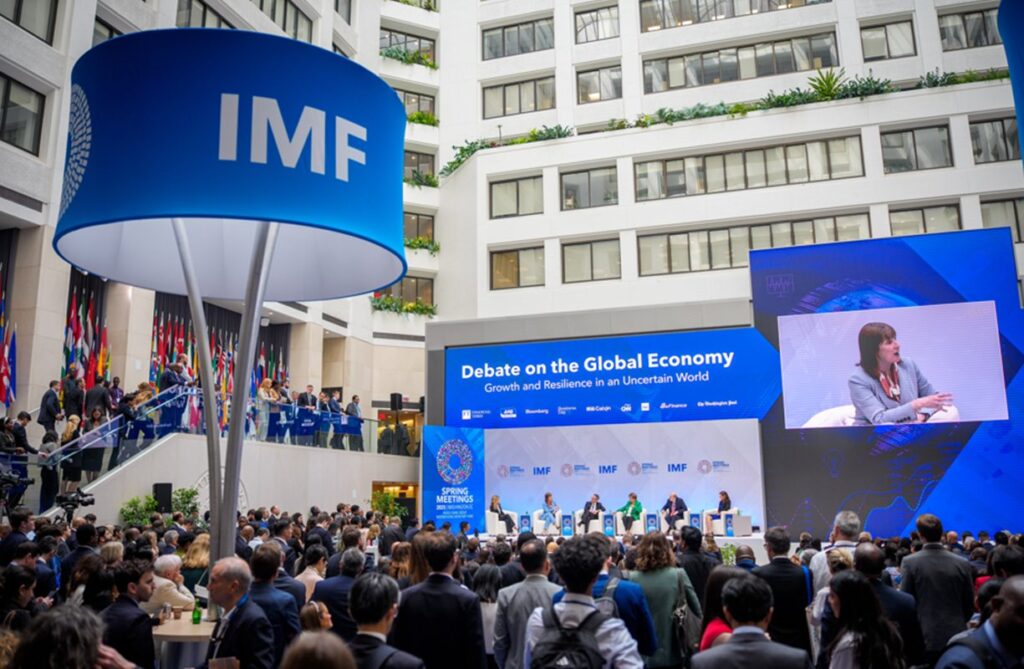 fmi-eleva-projecao-para-pib-do-brasil,-mas-ve-crescimento-global-menor