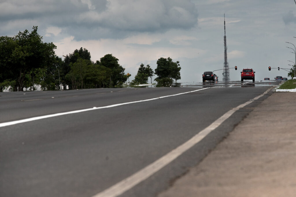 protesto-de-motoristas-de-app-fecha-vias-na-area-central-de-brasilia