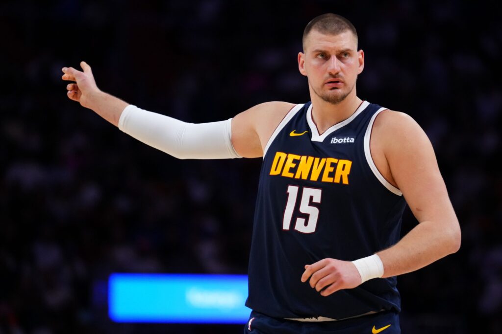 nikola-jokic-encerra-temporada-regular-da-nba-com-feito-inedito;-veja