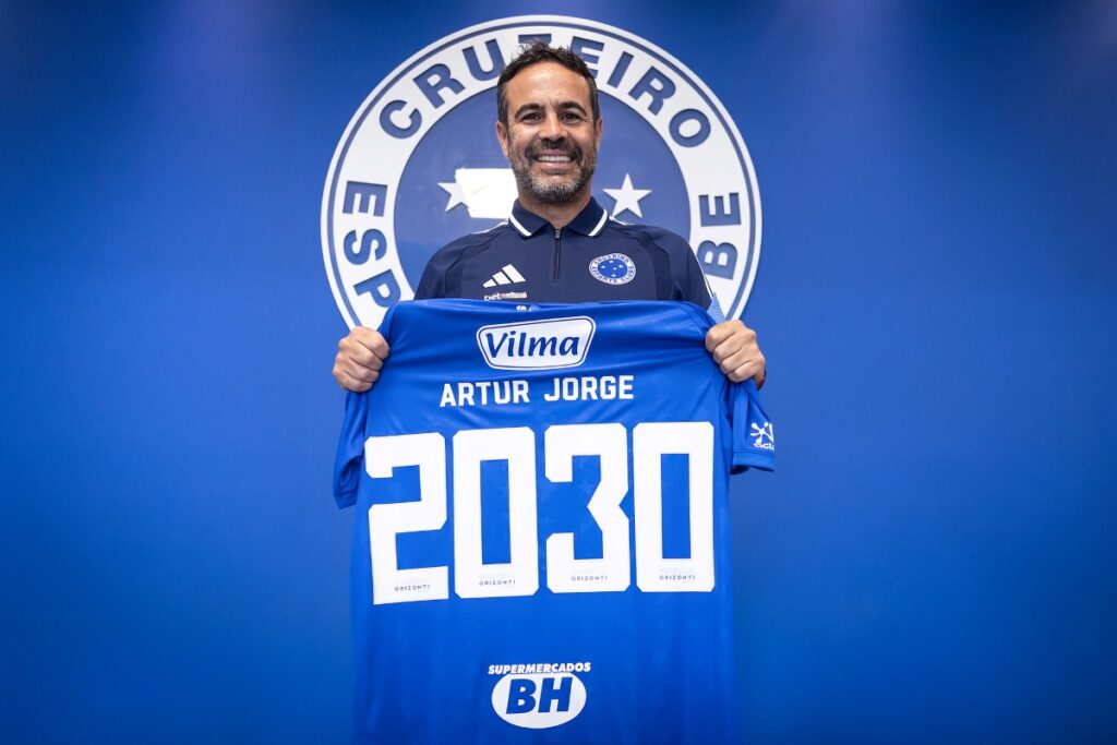cruzeiro-anuncia-renovacao-com-artur-jorge-apos-quatro-jogos