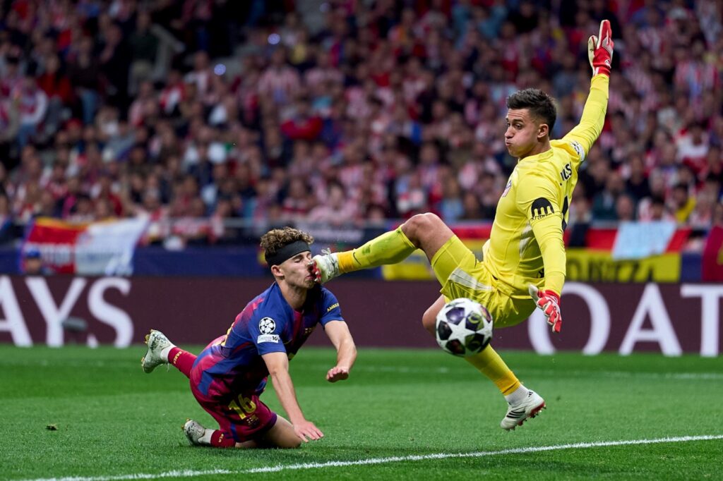 fermin,-do-barcelona,-tem-sangramento-no-nariz-apos-choque-na-cabeca.-veja-video