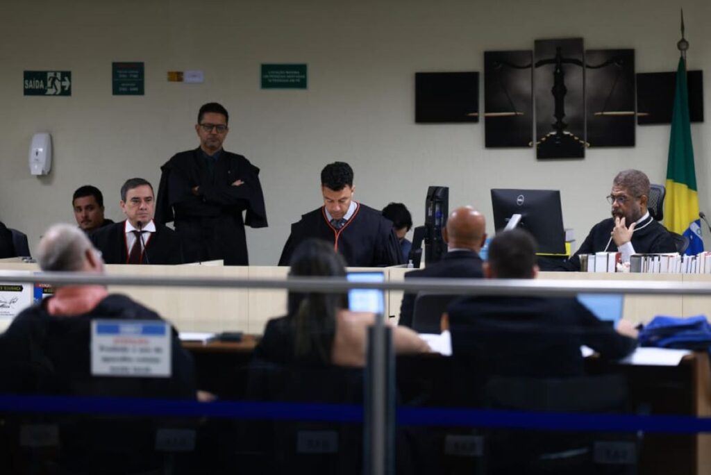 mulher-que-comprou-casa-de-vitima-de-chacina-recebeu-as-chaves-das-maos-de-um-dos-assassinos