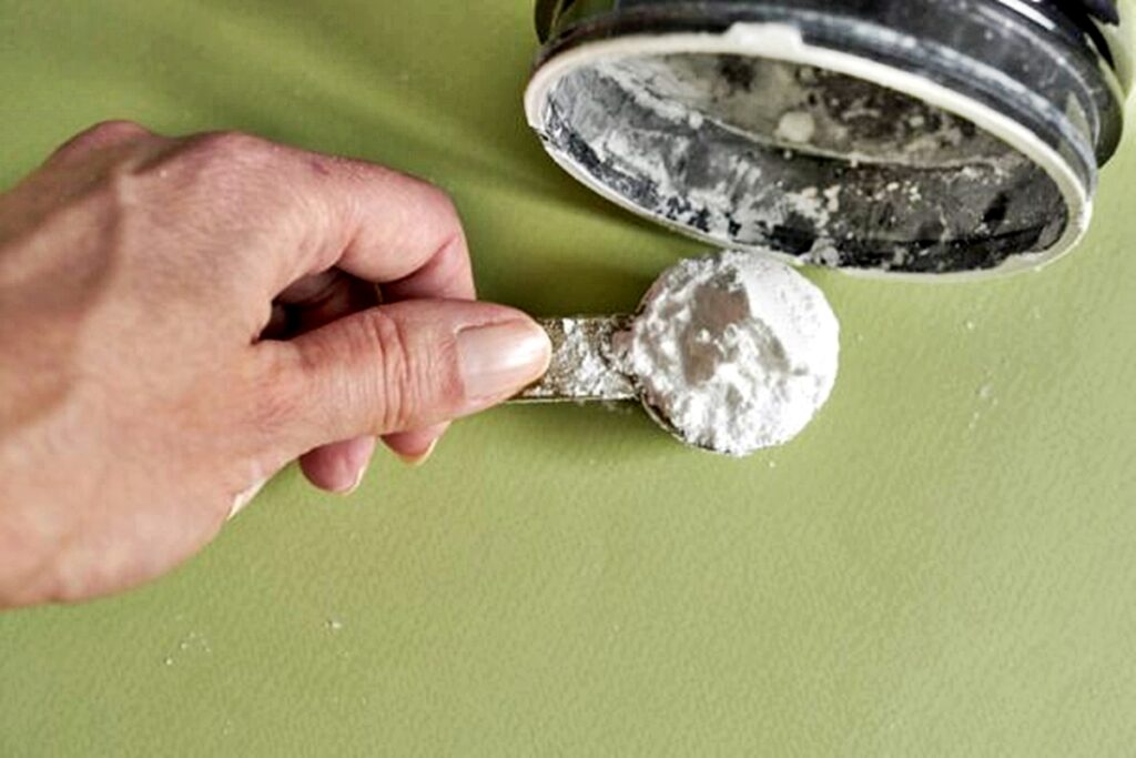 dry-scooping:-medico-alerta-dos-riscos-de-tomar-suplementos-sem-diluir