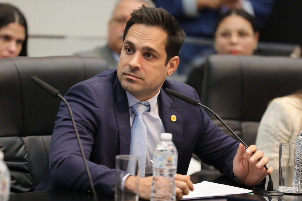 votacao-de-pl-que-aumenta-salario-de-servidores-do-tjsp-trava-na-alesp