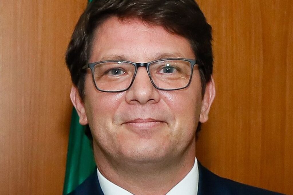 deputado-por-sp,-mario-frias-e-levado-para-uti-por-dores-abdominais