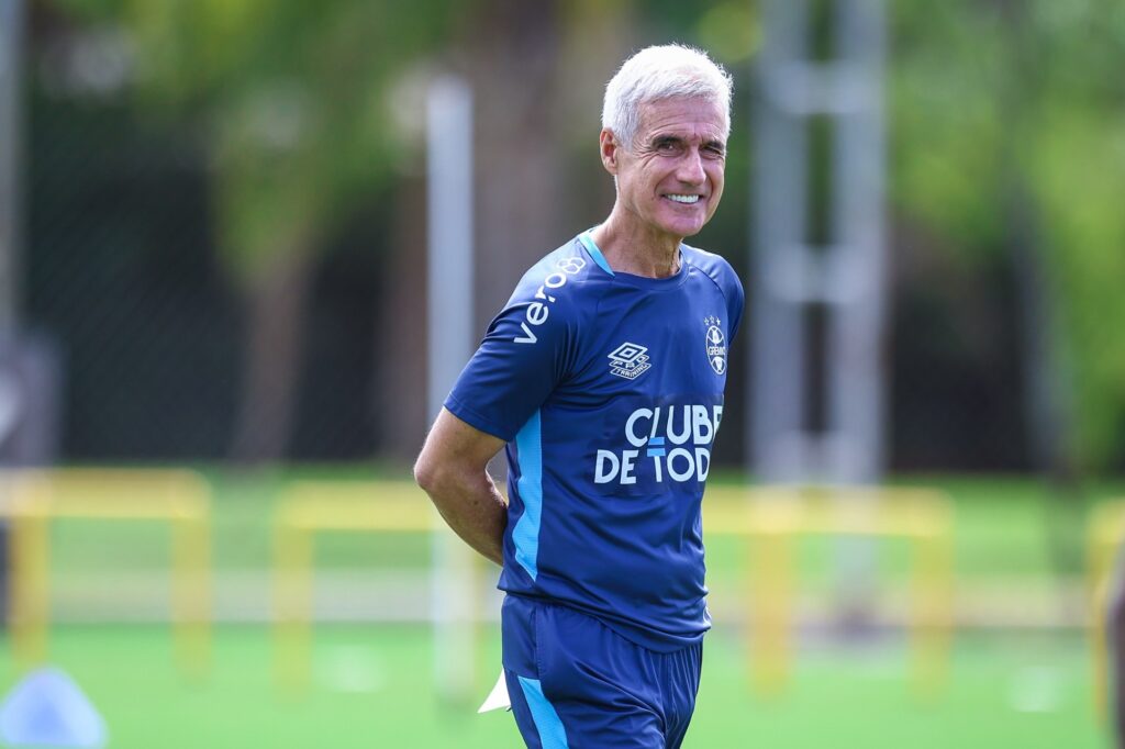 “esperavamos-dificuldades”,-diz-luiz-castro-apos-vitoria-do-gremio