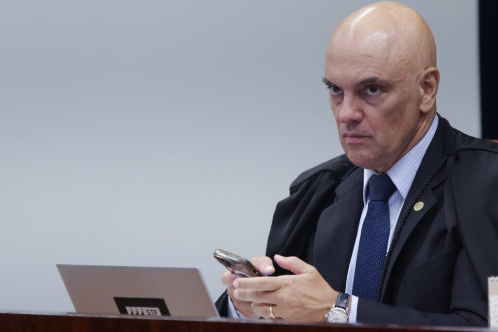 moraes-manda-pf-apurar-se-flavio-bolsonaro-cometeu-crime-contra-lula