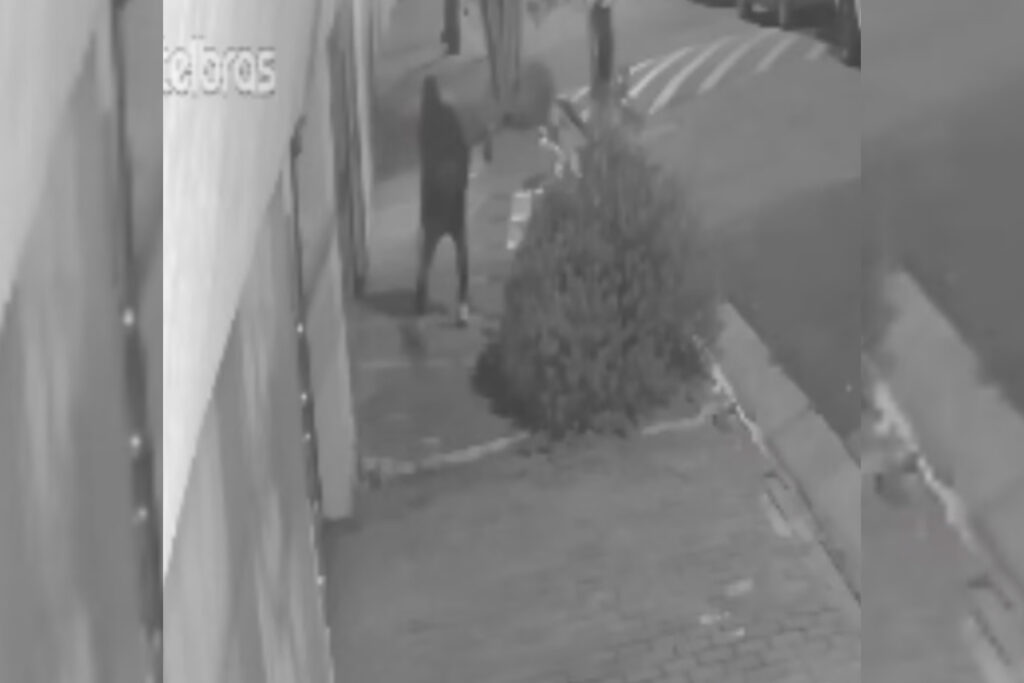 policia-mira-trio-que-invadiu-casa-e-matou-empresario-durante-assalto.-veja-video