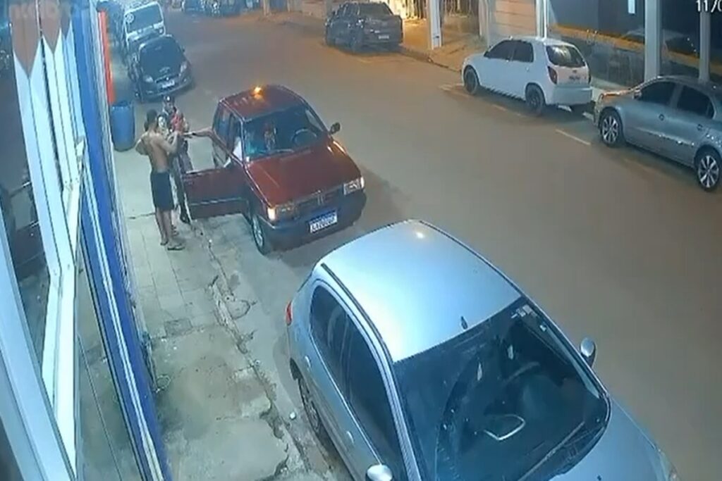 pm-usa-manobra-de-heimlich-e-salva-recem-nascido-de-engasgo-em-mg.-veja-video