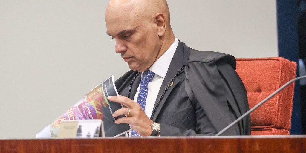 Moraes abre ação contra Flávio Bolsonaro por suposta calúnia a Lula moraes-abre-acao-contra-flavio-bolsonaro-por-suposta-calunia-a-lula