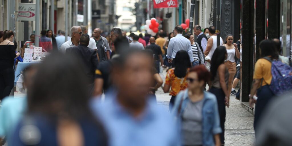 abono-salarial-comeca-a-ser-pago-para-nascidos-em-marco-e-abril