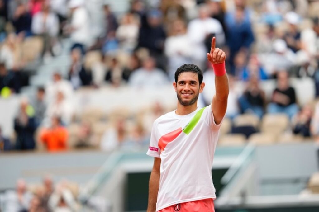 tenis:-portugues-saca-por-baixo-para-fechar-jogo-e-clima-fica-tenso