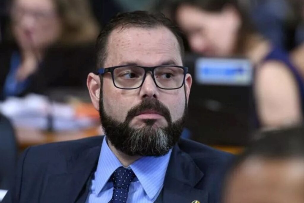 jorge-seif-diz-que-eduardo-bolsonaro-“foi-decisivo”-para-soltura-de-ramagem