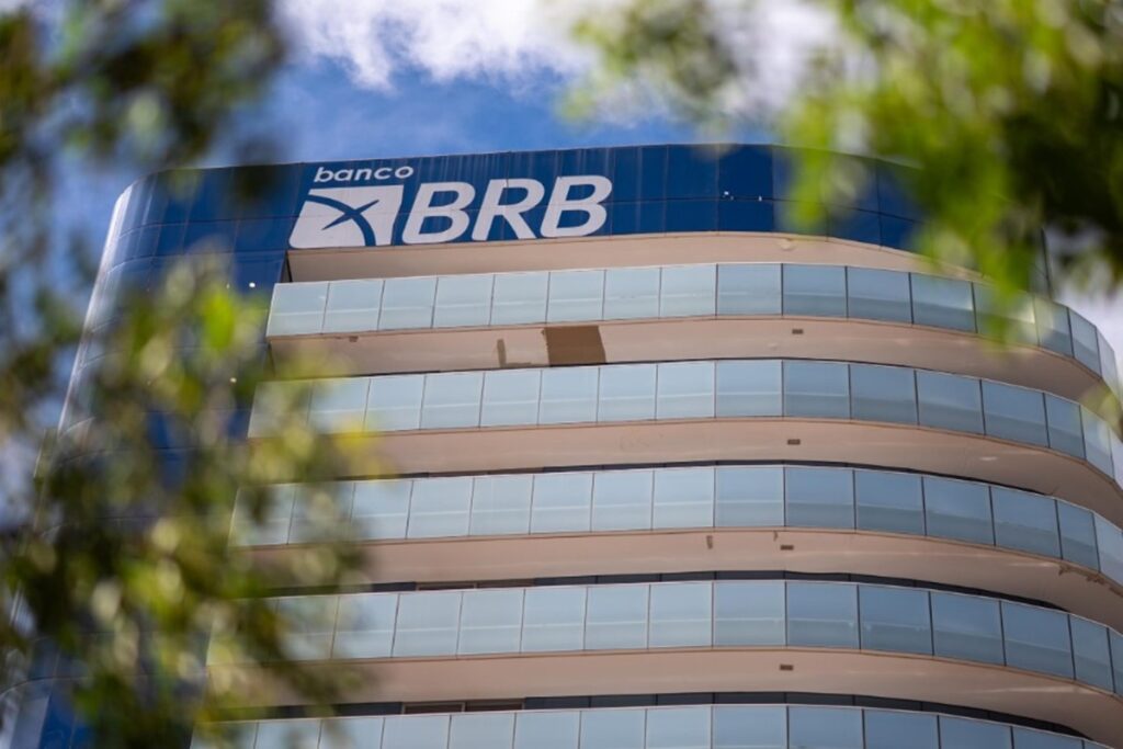 bradesco-e-itau-se-unem-por-carteiras-de-credito-do-brb